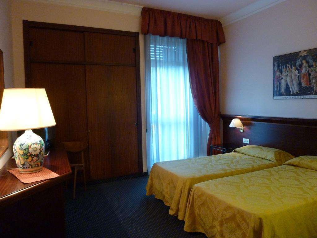 Hotel Torretta Montecatini Terme Rum bild